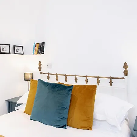 The Old Parsonage B&B 페링턴거니